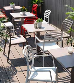 Plaststoler til både kafé og restaurant